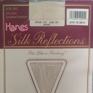 1989 Hanes Silk Reflections Silky Sheer Sandalfoot Pantyhose CD 715 Pearl